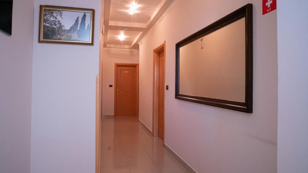 Alvero Hotel Permet Ngoại thất bức ảnh